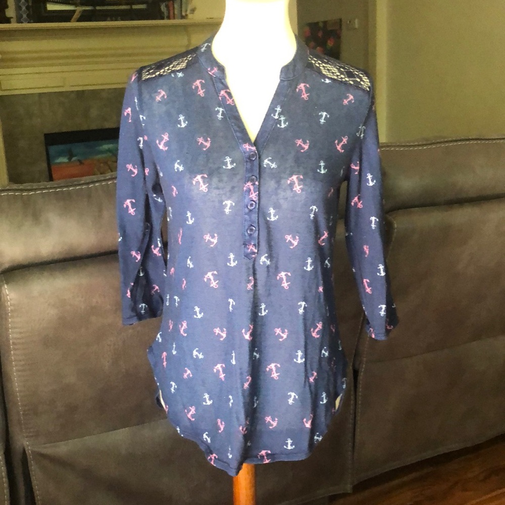 Fun top, with anchor design